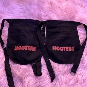 2 black Hooters pouch